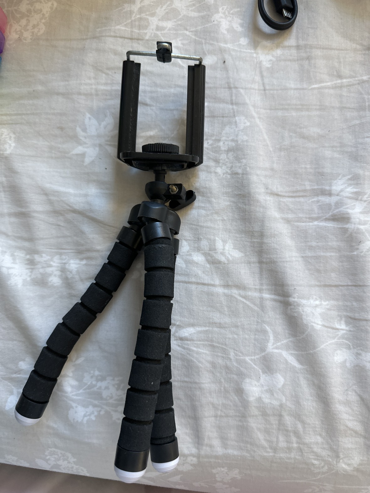 Small tripod 🎁 thumbnail