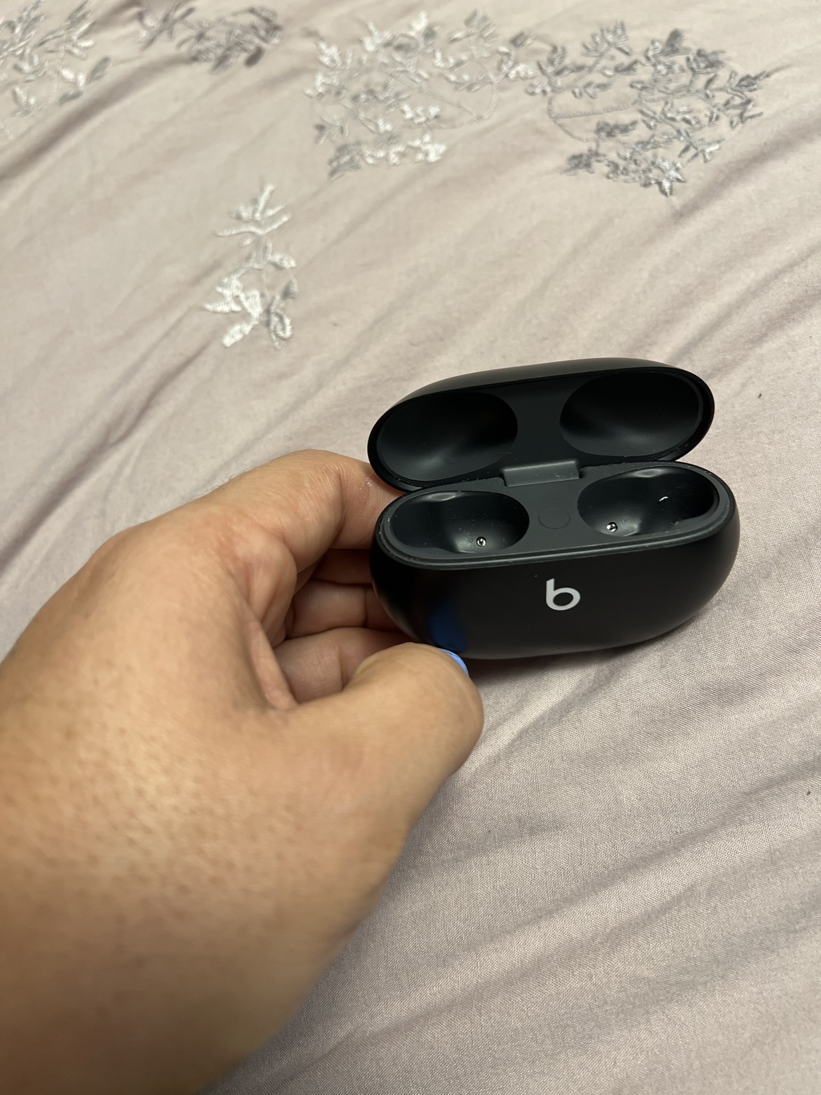 Charging case - photo 2