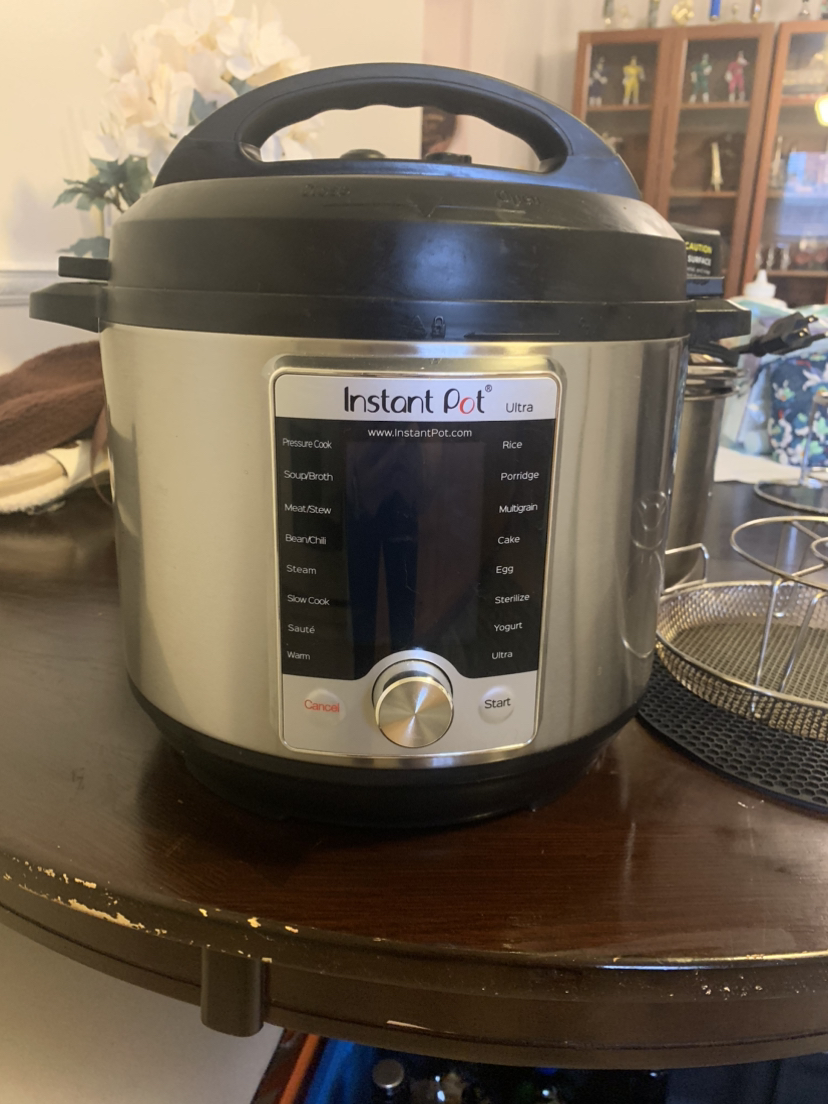 Instant Pot Ultra 60 Ultra 6 Qt 10-in-1 and air fryer lid