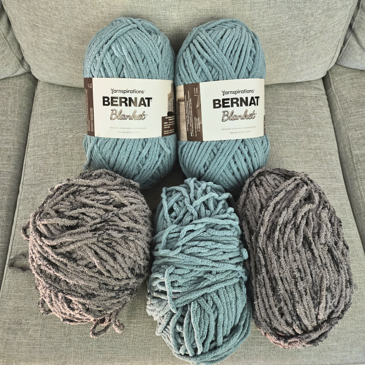 Bernat Yarn - 6 Super Bulky - 5 Balls
