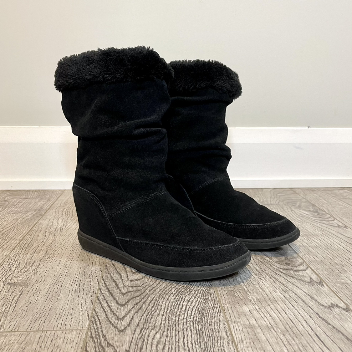 Skechers Winter Boots with Hidden Heel | 7.5 US - photo 3