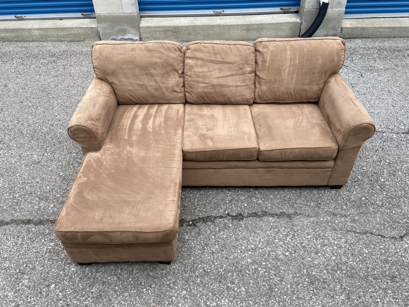 FREE DELIVERY• BEIGE SECTIONAL COUCH / SOFA w/ REVERSIBLE CHAISE - photo 3