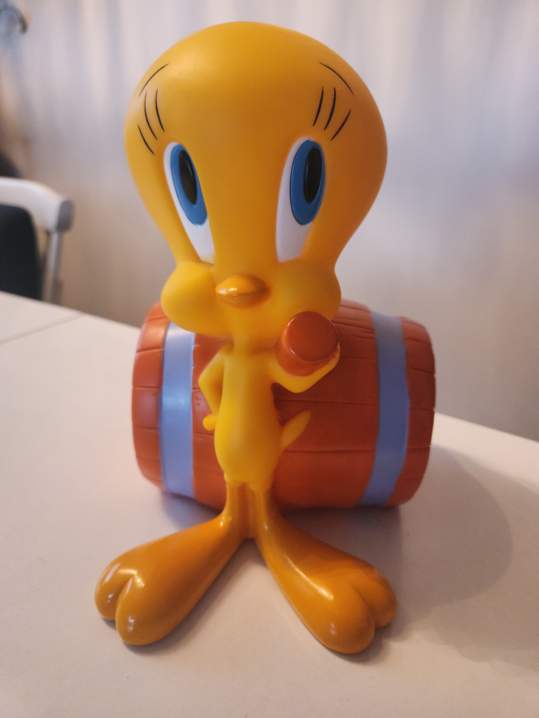 Vintage 1997 Tweetie Bird piggy bank Authentic Warner Brothers