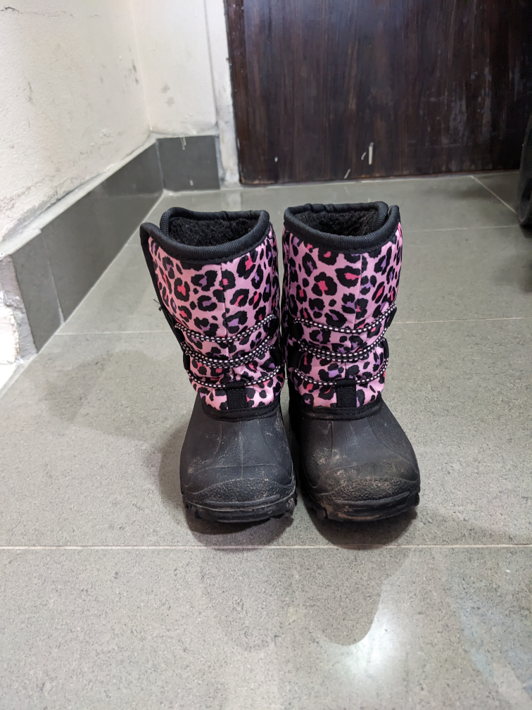 Toddler snow boots size 6 thumbnail