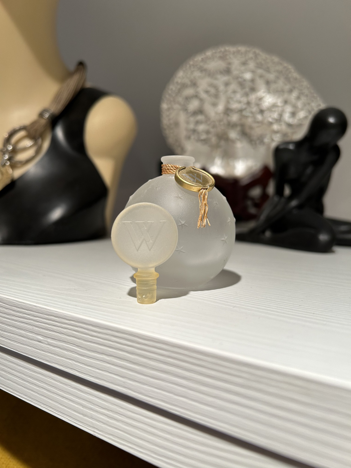 Lalique “Worth” Perfume Bottle image indicator(5)