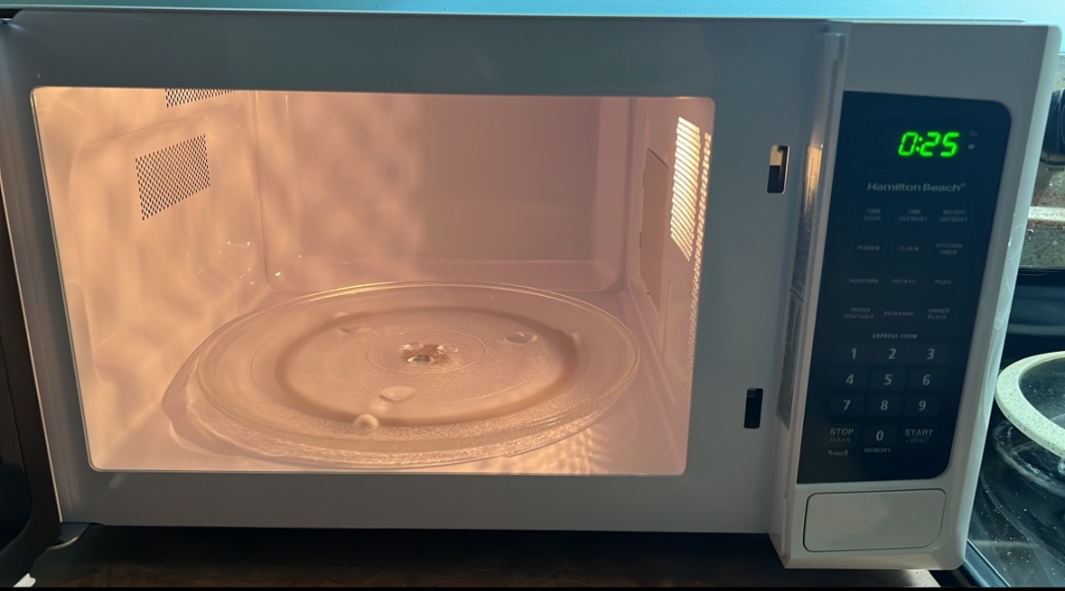 Hamilton Beach Microwave in excellent condition - photo 3