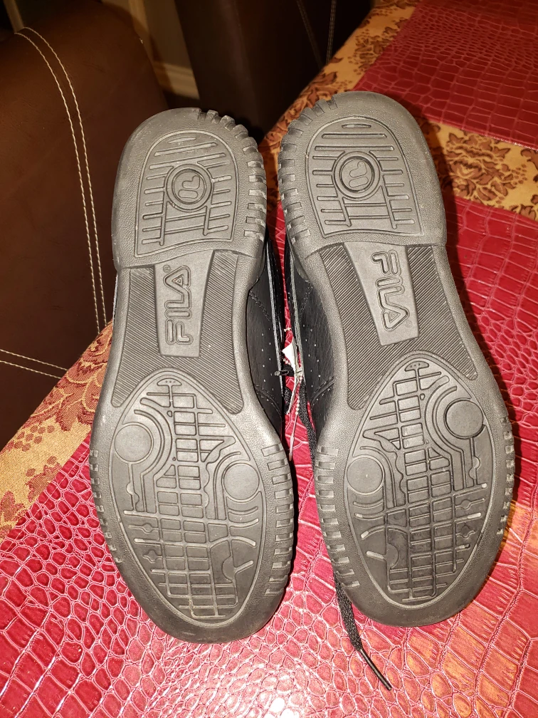 Boys size 5 shoes image indicator(3)