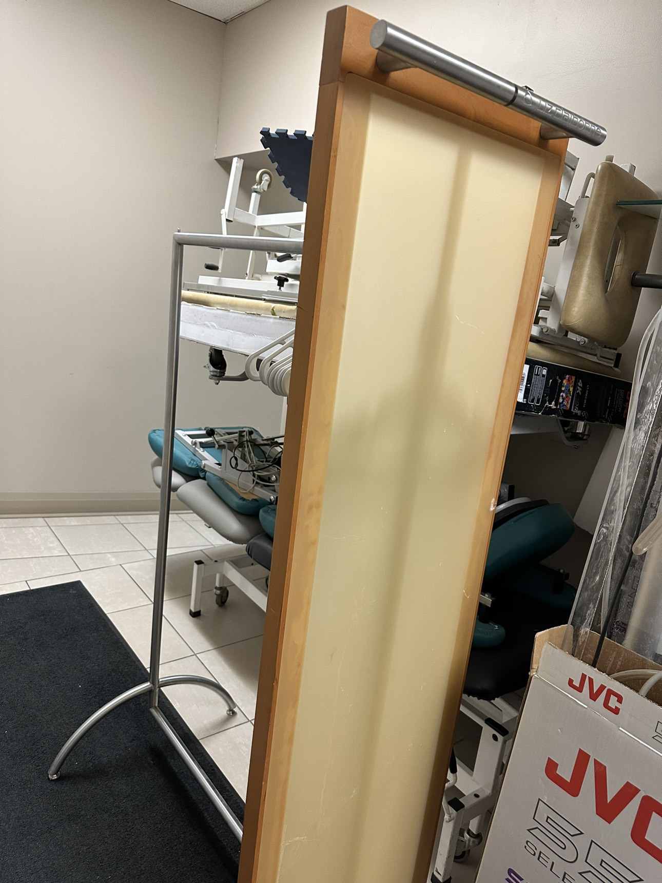Clothing rack coat hanger