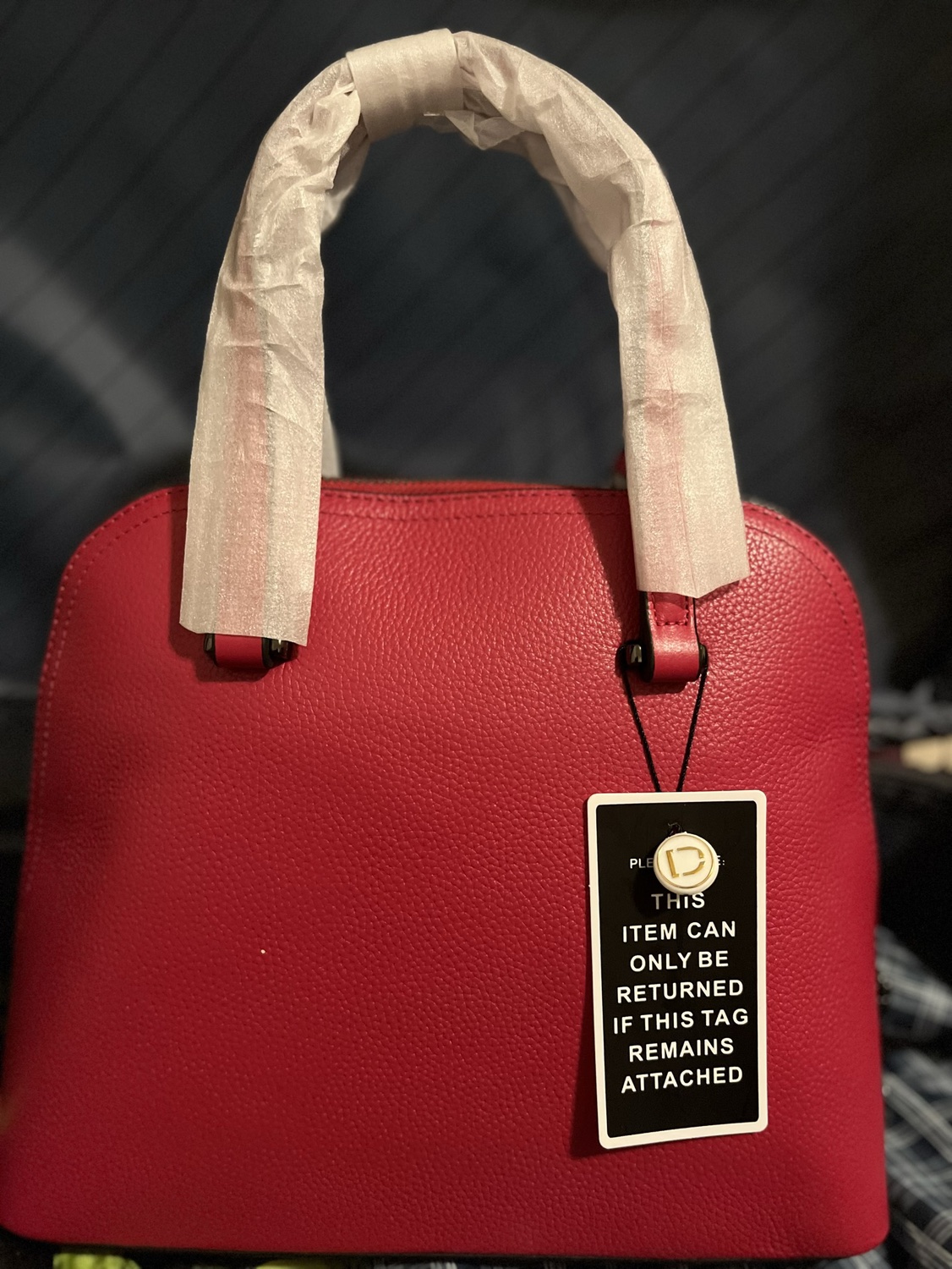 Danier red Authentic image indicator(4)