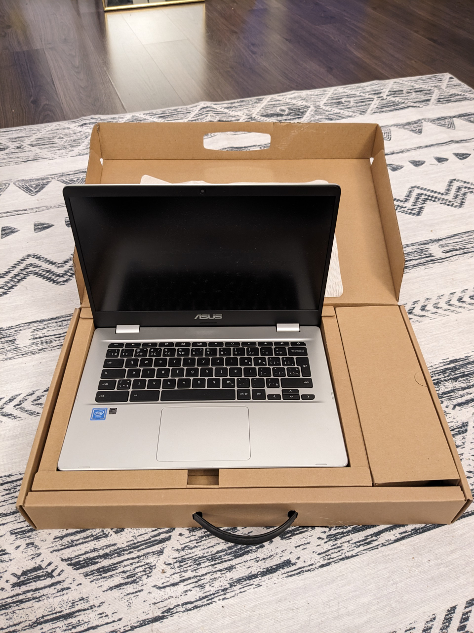 ASUS Chromebook C423NA