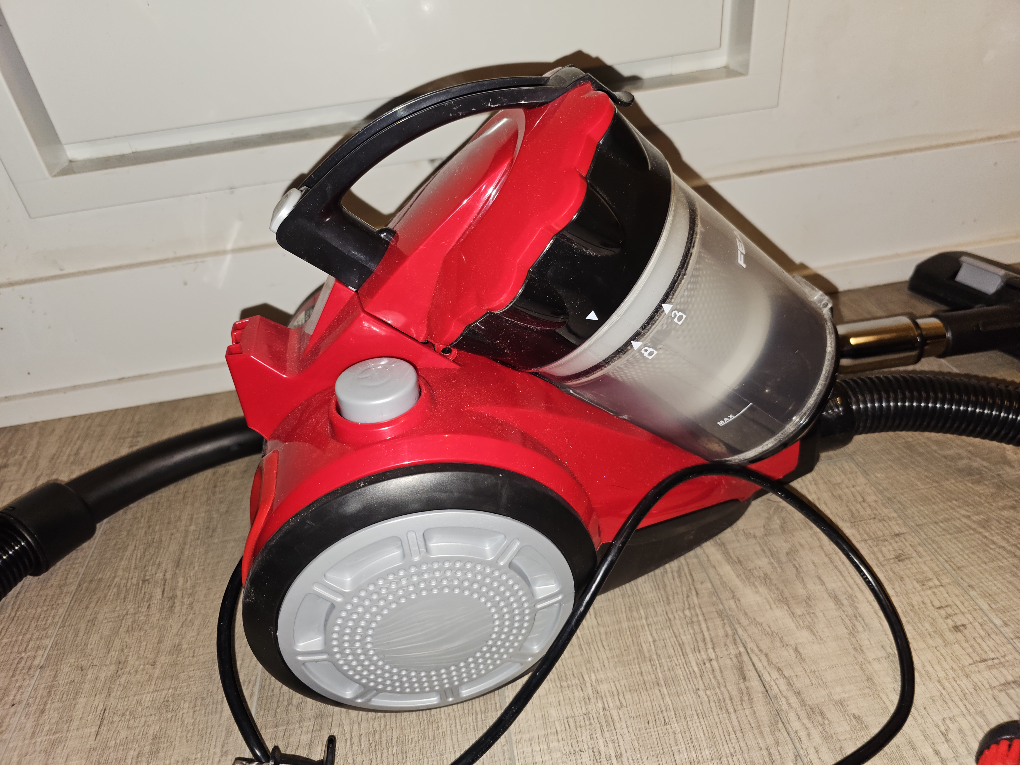 Vacuum Cleaner - photo 2