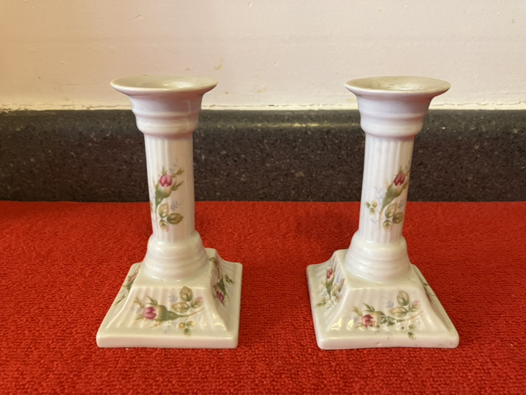 Tea cup and 2 candle holders image indicator(4)