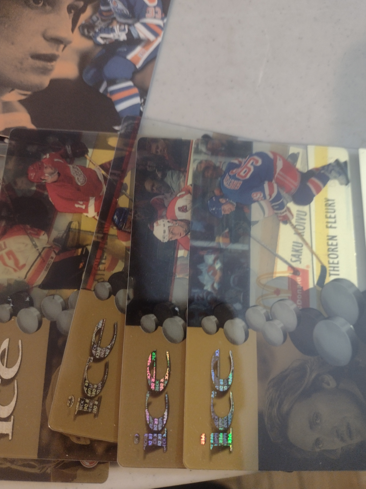 Partial set of 1998 MacDonald's Hockey Cards - photo 2