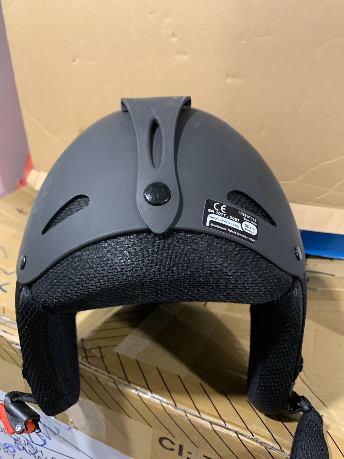 Ski helmet
