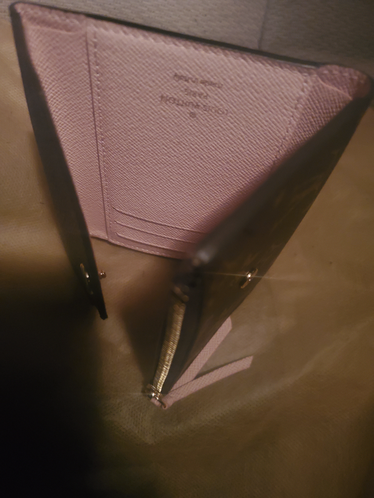 LV wallet    authentic thumbnail