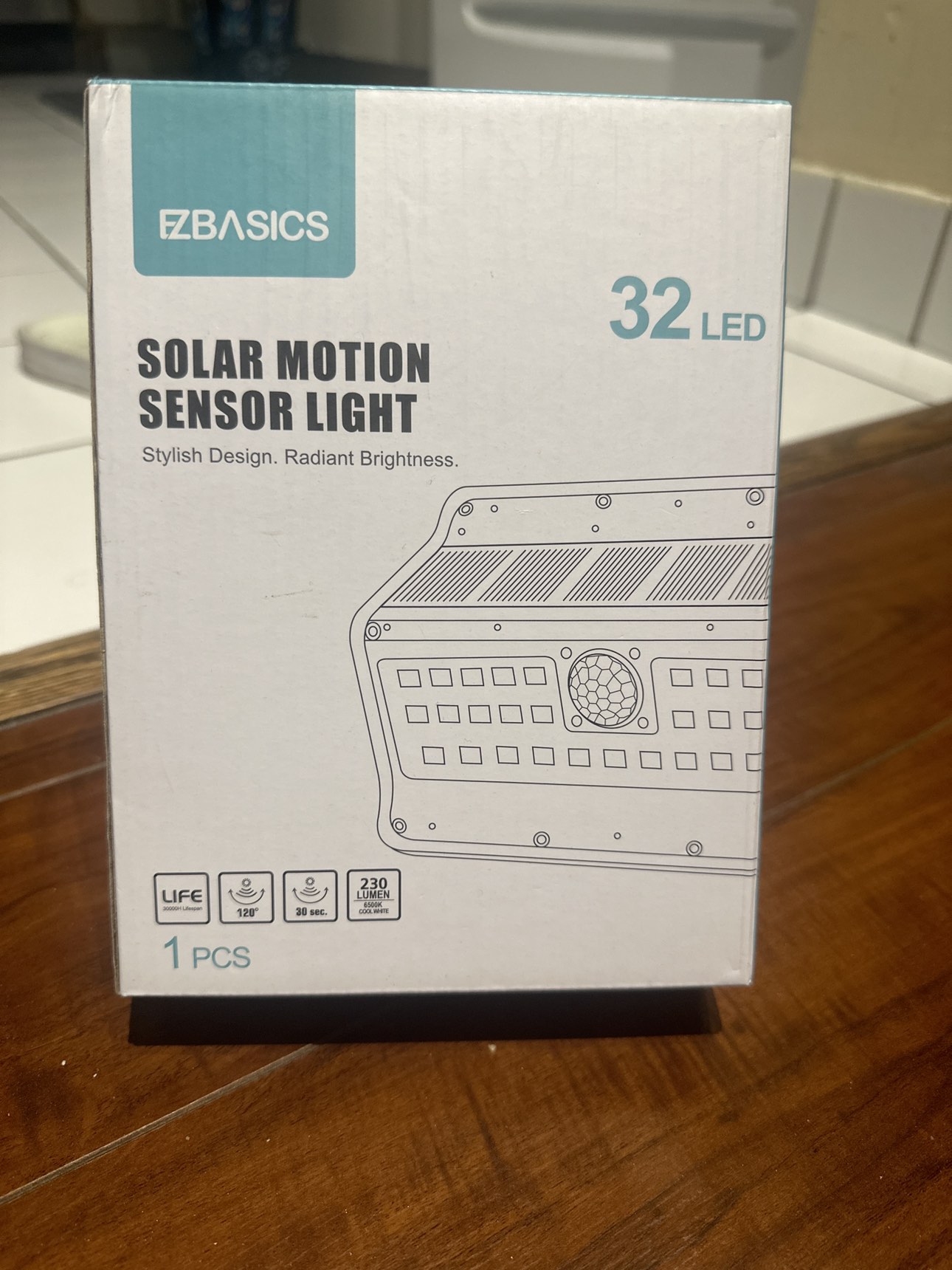 SOLAR MOTION SENSOR LIGHT Stylish Design. Radiant Brightness.