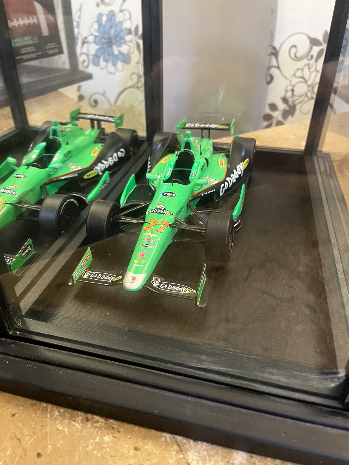 Hinchcliffe Signed 1/18 model Indy car - photo 3