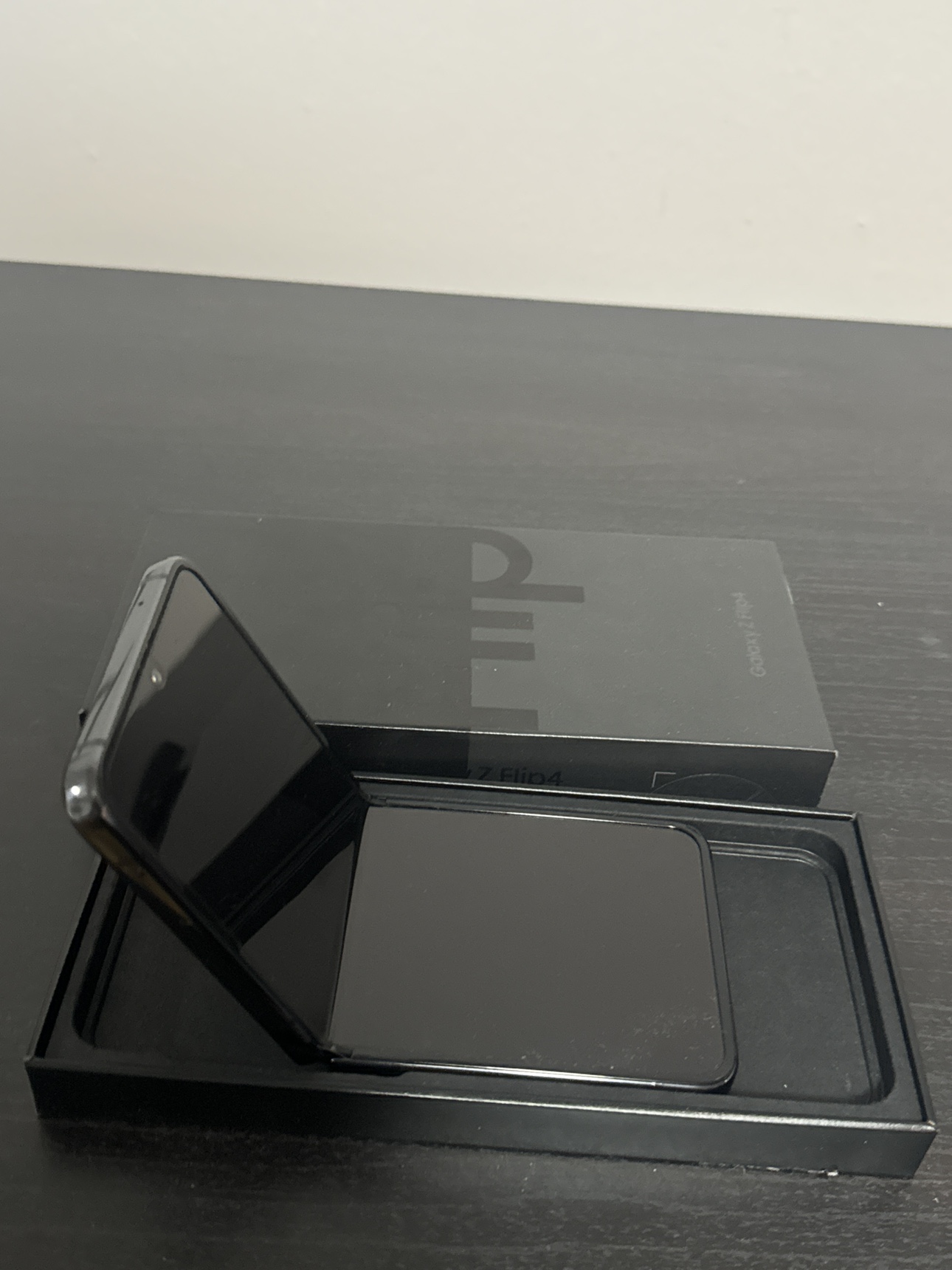 Samsung z Flip 4 + phone case - photo 2