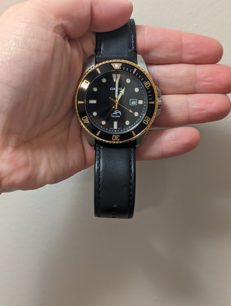 Casio MDV-106 Men's watch Black and gold Black leather strap - photo 2
