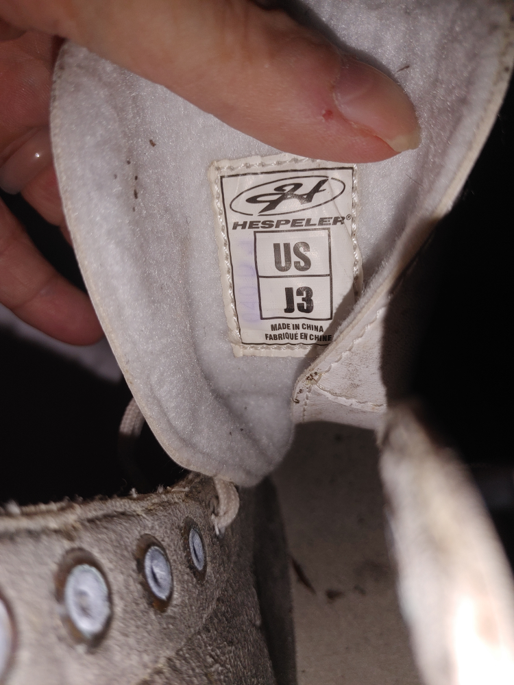 girl's skates size J3 - photo 3