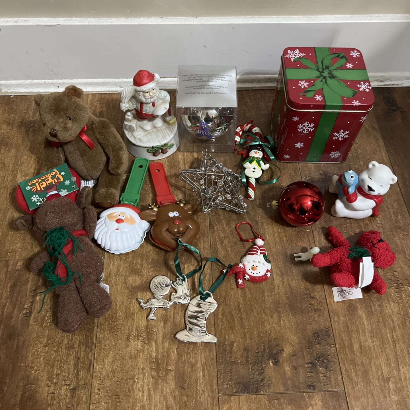 #freecycle Christmas 🎄Ornaments & decorations thumbnail