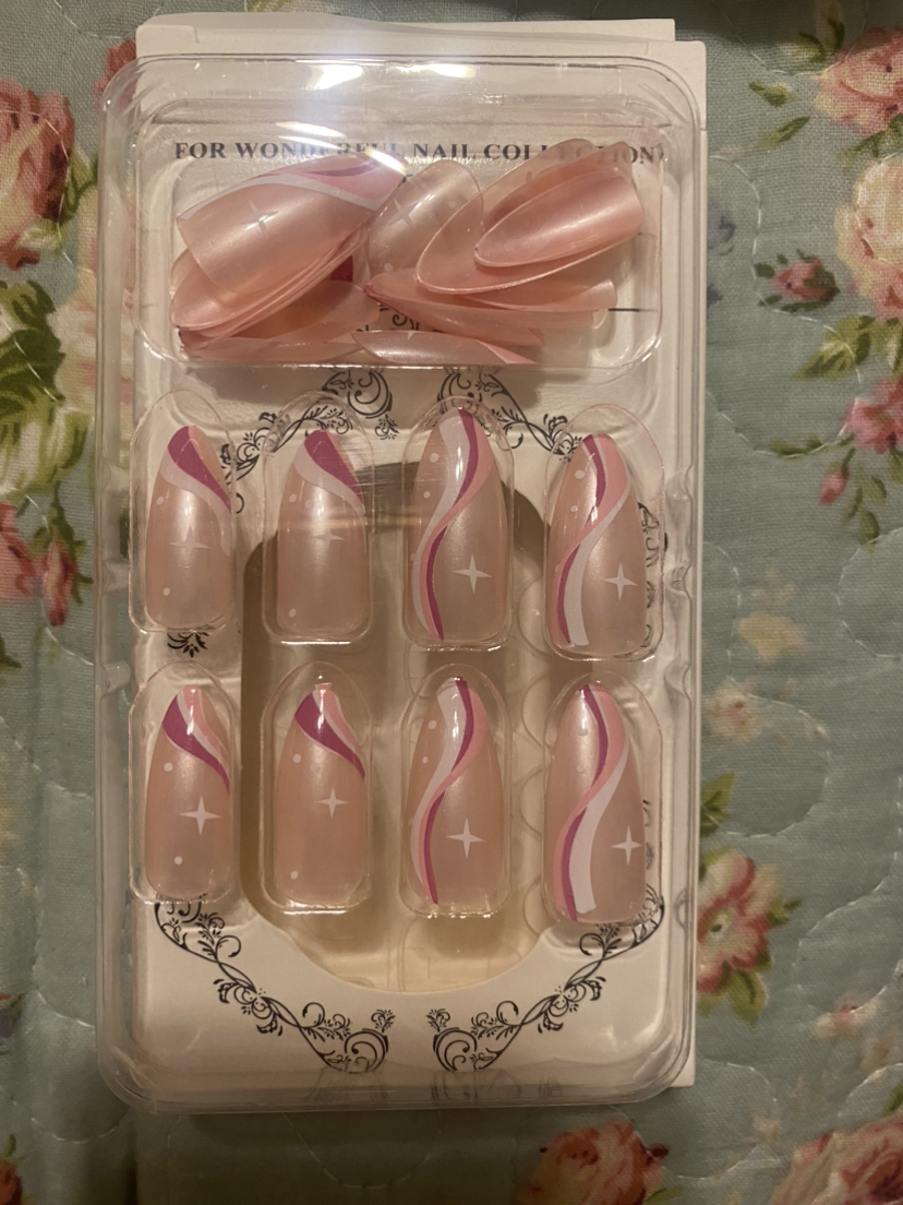 Press on pink nails image indicator(2)