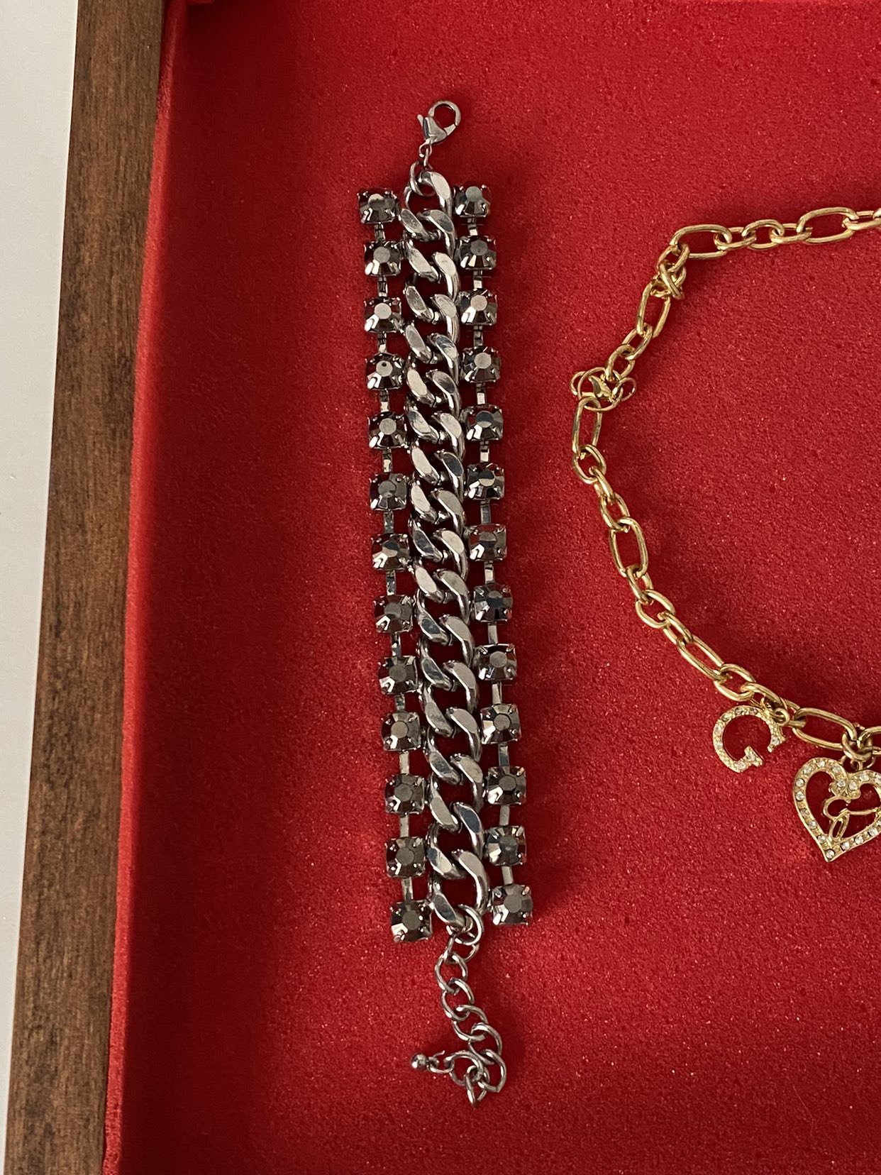 Bracelets Bracelets (read ad) image indicator(2)