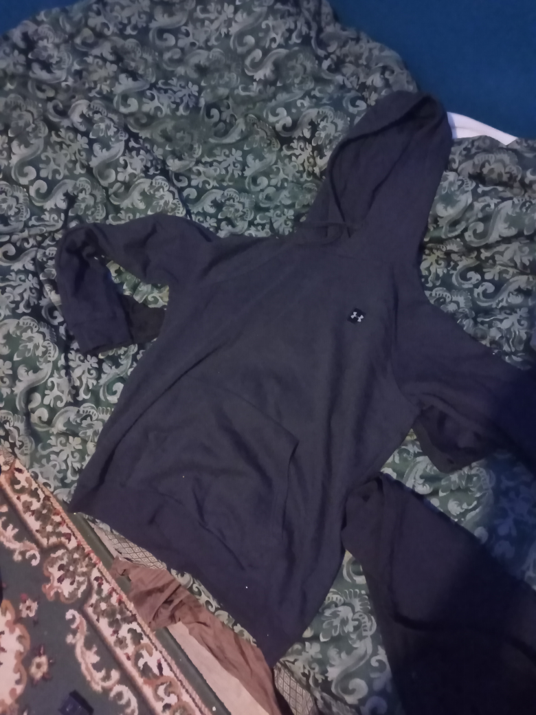 new under armor hoodie L 10$ thumbnail