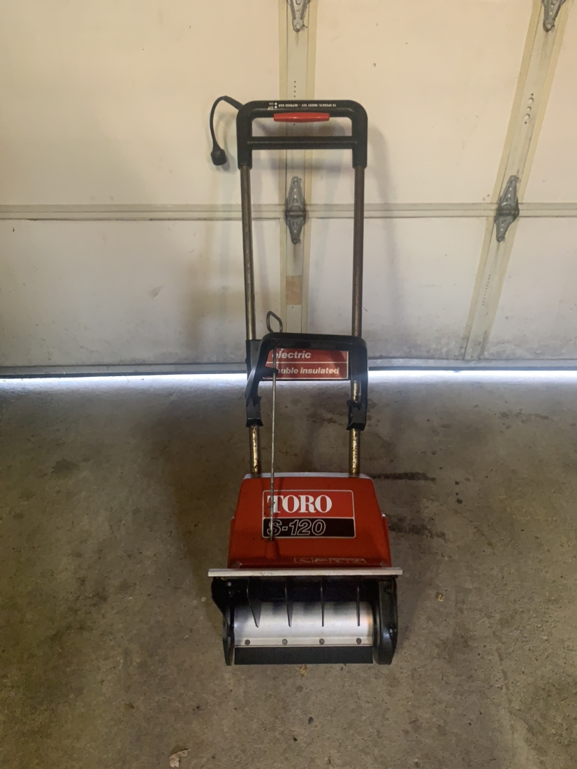 Electric snowblower , Works good, Leslie and York mills area