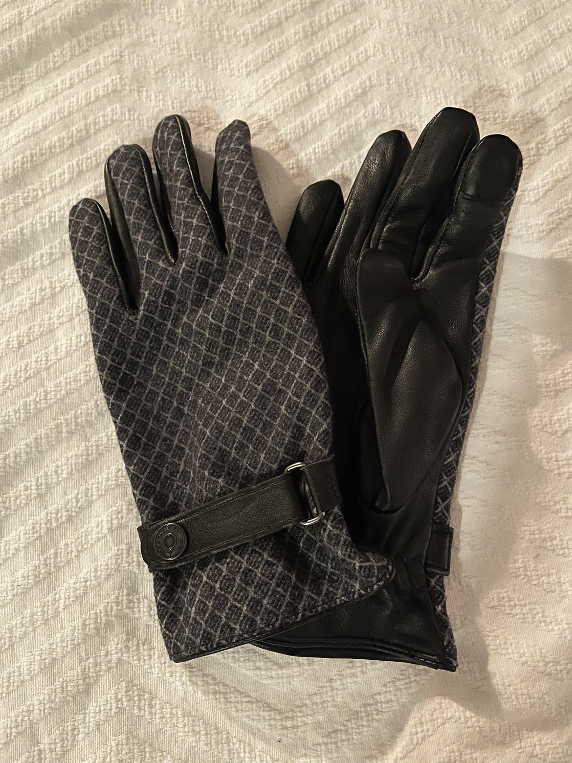 Leather gloves