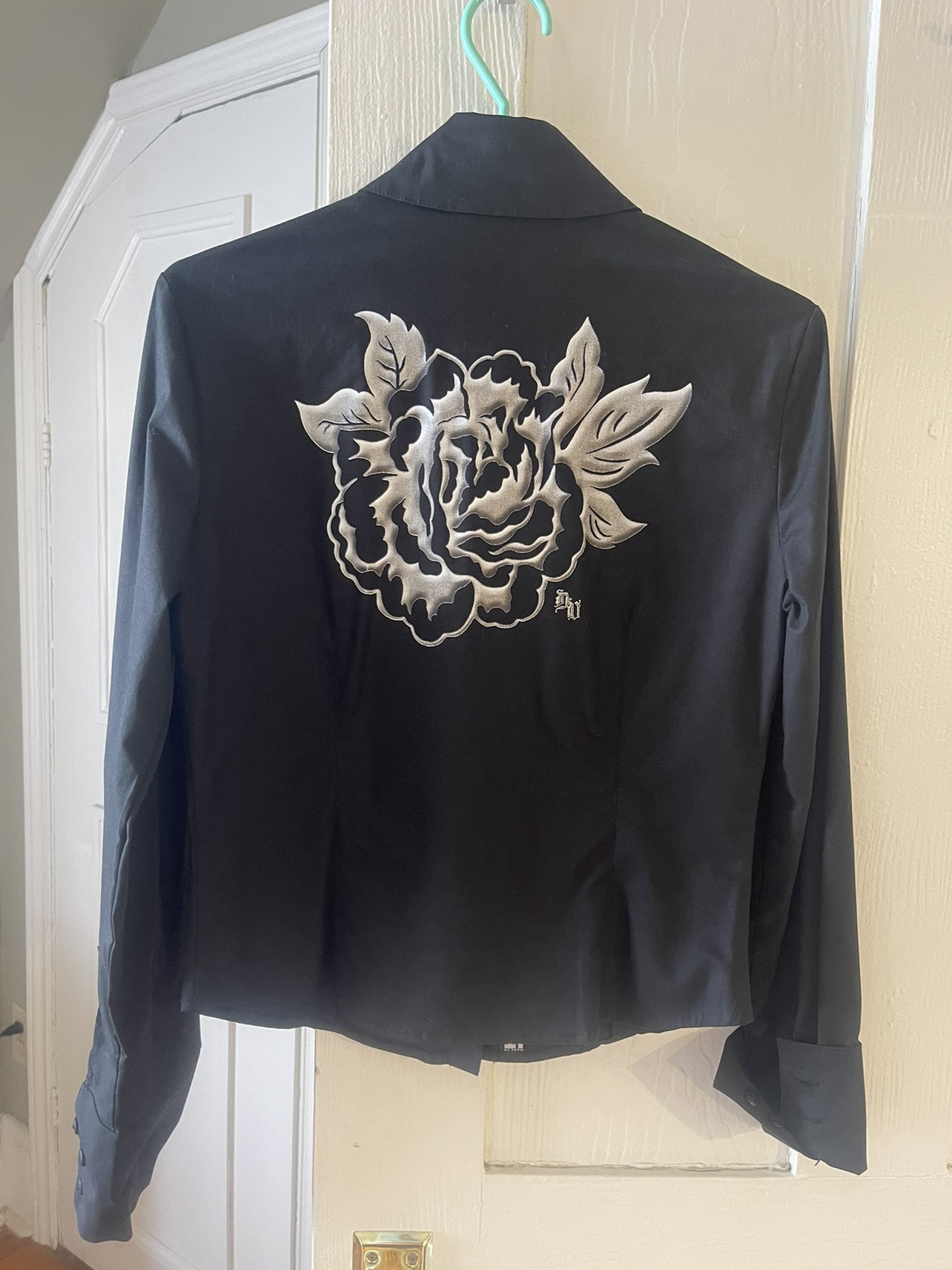 #SellingSpree Black Versace Women’s fitted shirt image indicator(3)