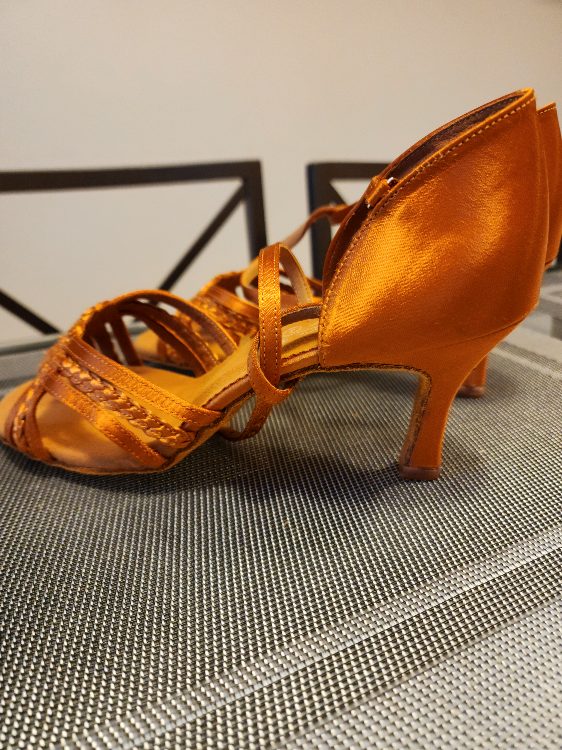 Latine dance shoes image indicator(2)