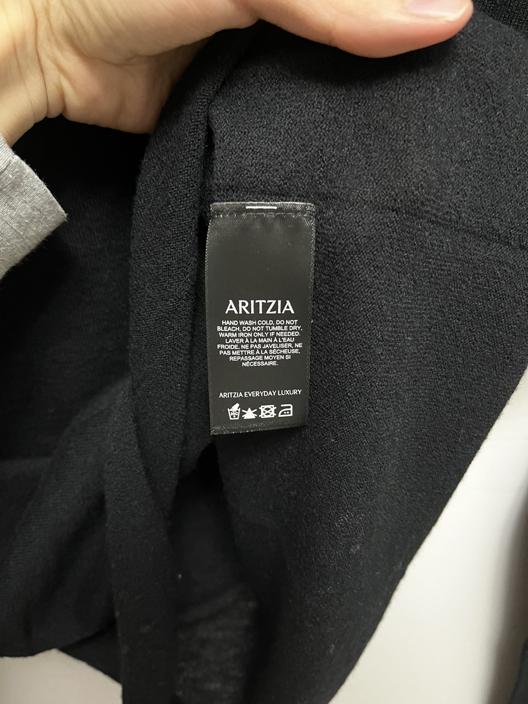 Aritzia 100% cashmere knit image indicator(2)