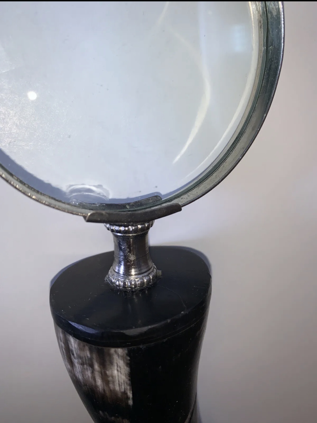 Magnifying Glass Black Brown Polished Spiral Handle Horn 9" image indicator(5)