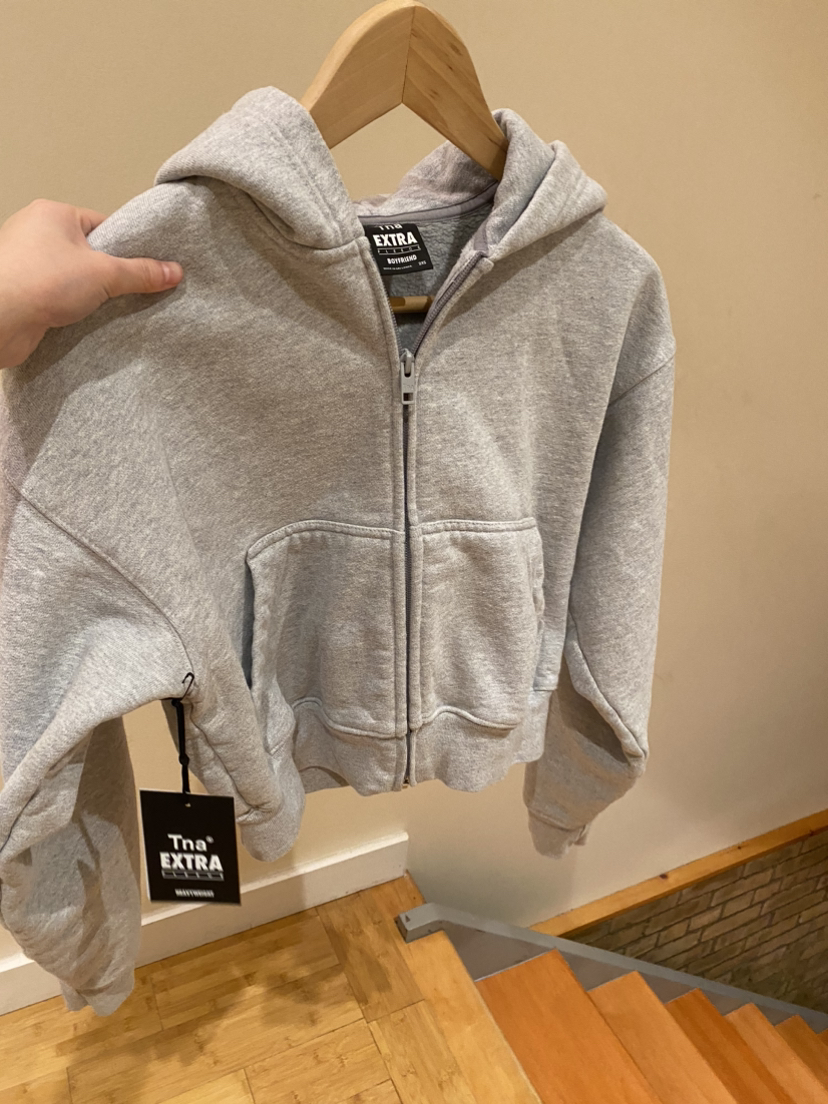 Last chance to get it cheap New with tags aritzia boxy hoodie