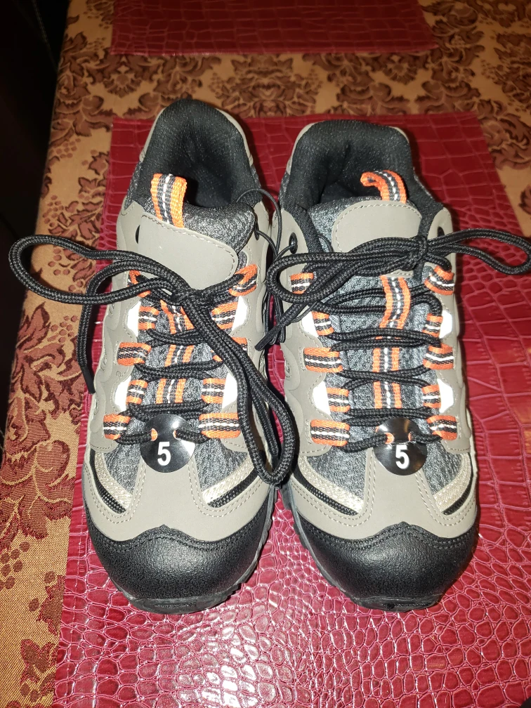 Boys size 5 shoes new.