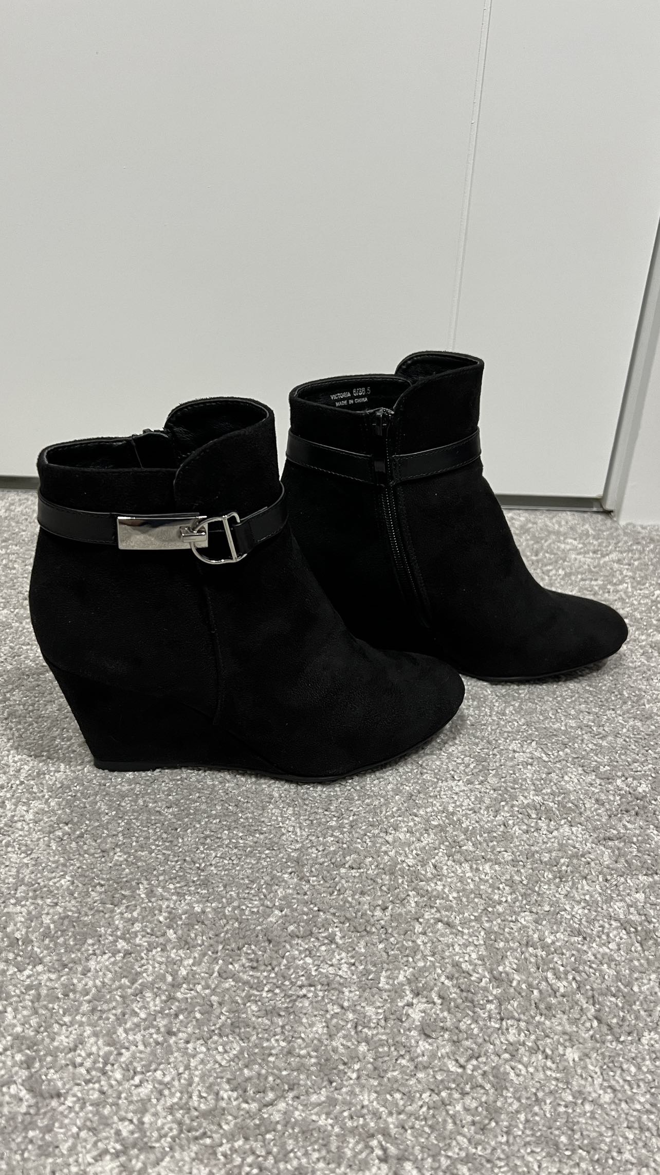 Brand-new shoes, size 6