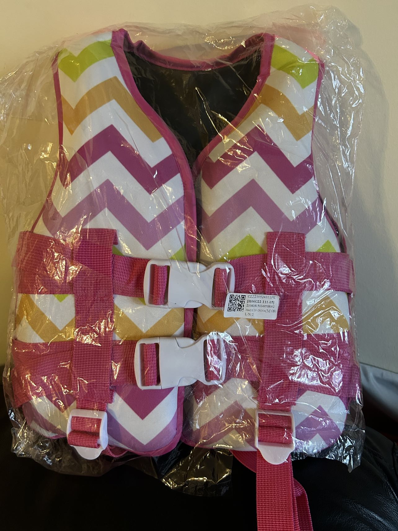 Brand new Life jacket small to medium image indicator(3)
