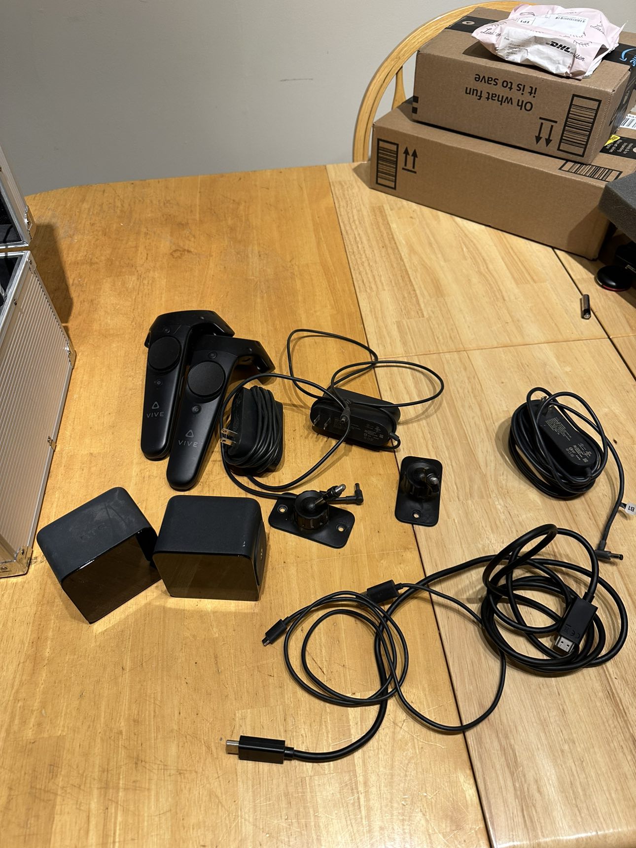 HTC VIVE with a carrying case - photo 3