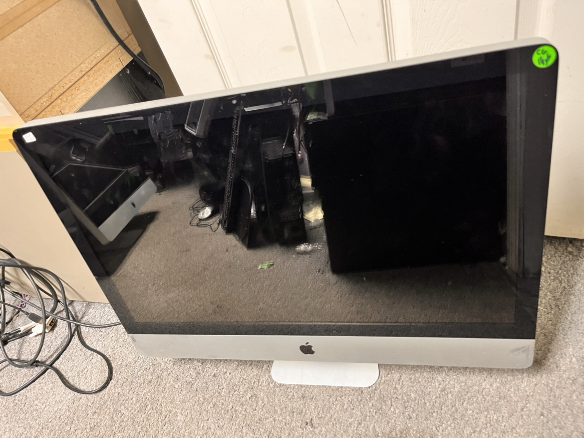 27” inch apple iMac restarting  $59 only - photo 2