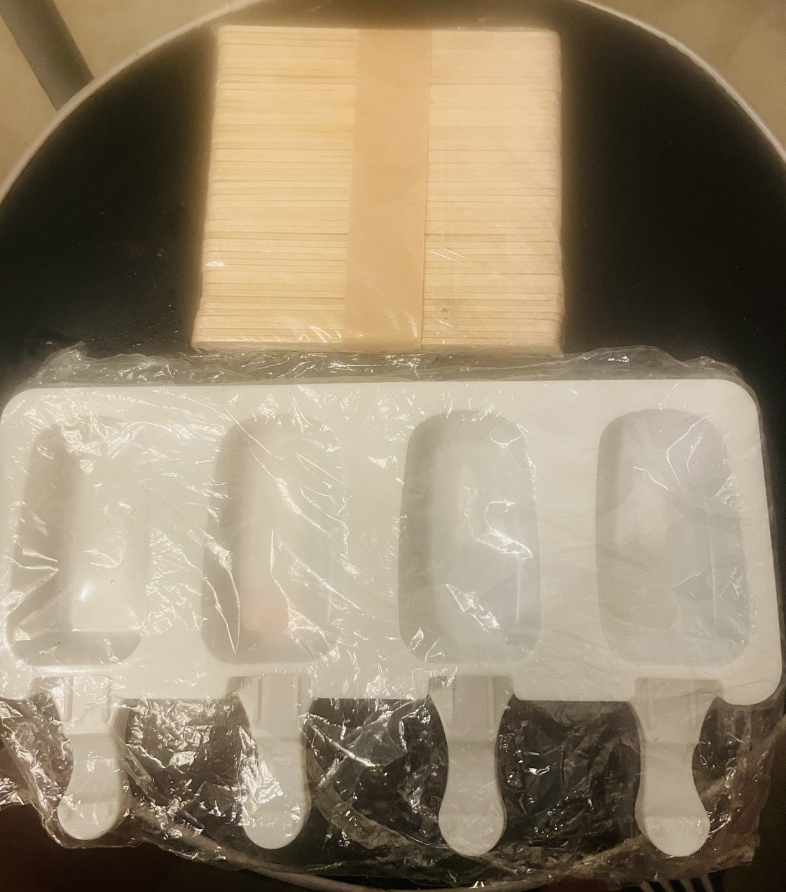A set of 4popsicle makers, incl. sticks #Freecycle thumbnail