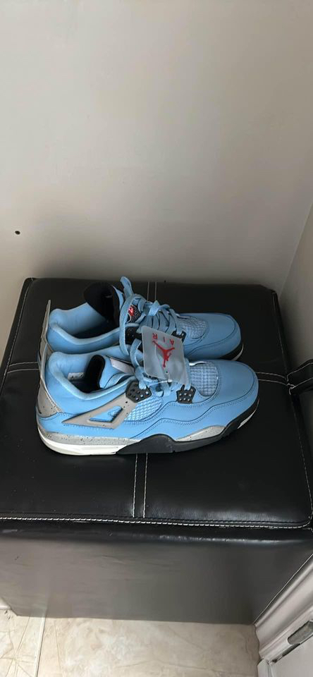 Jordan 4 university blue (negotiable or best offer) - photo 3
