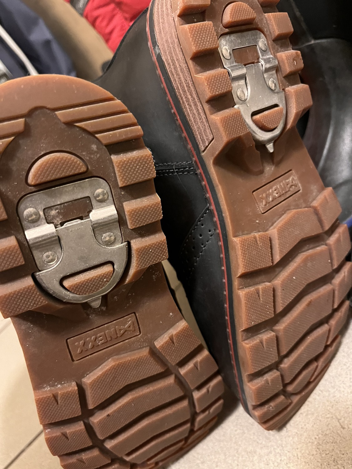 Anti-slip winter boots image indicator(8)