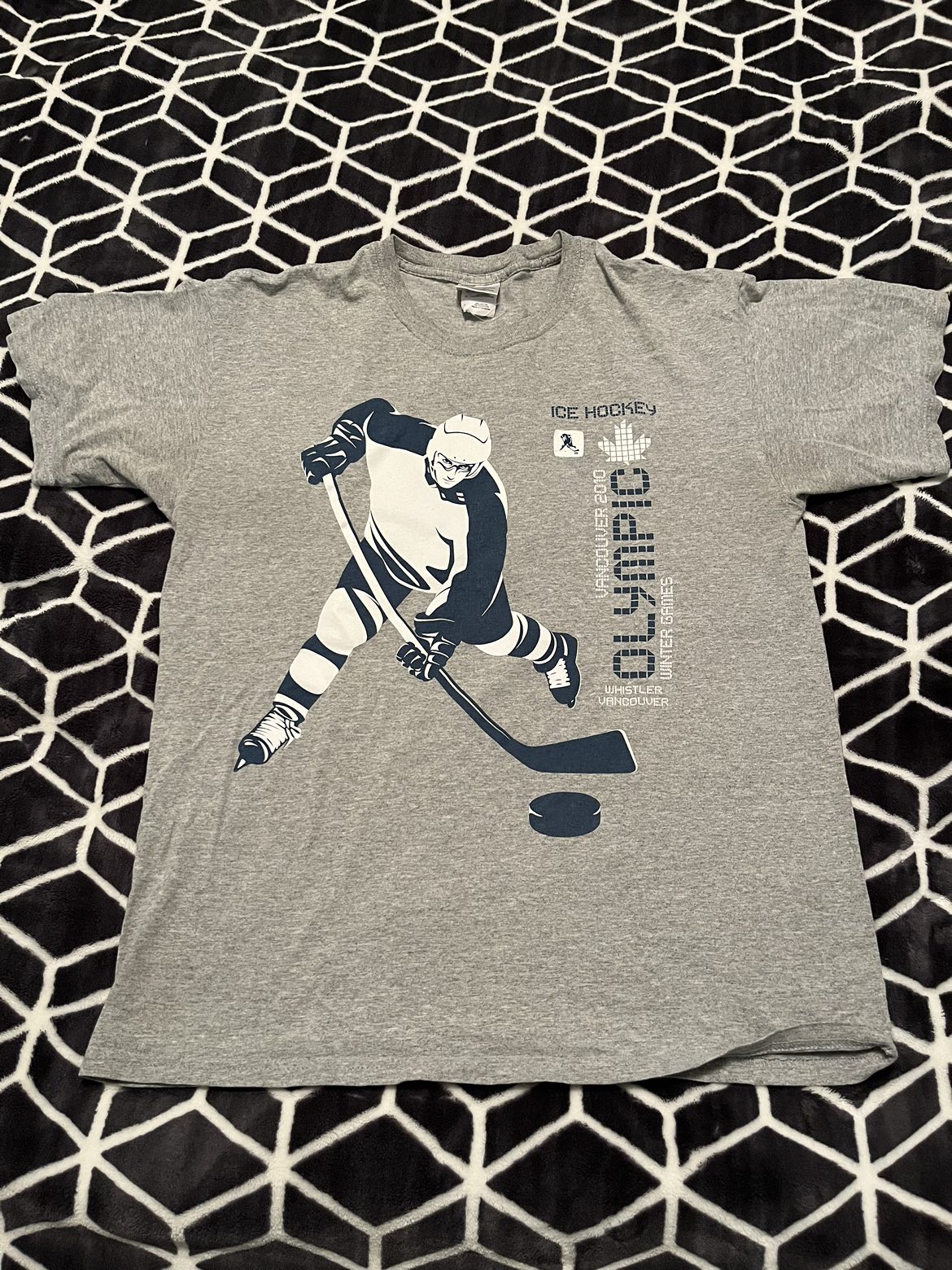 Vancouver 2010 Winter Olympics Ice Hockey Men’s Large T-Shirt thumbnail