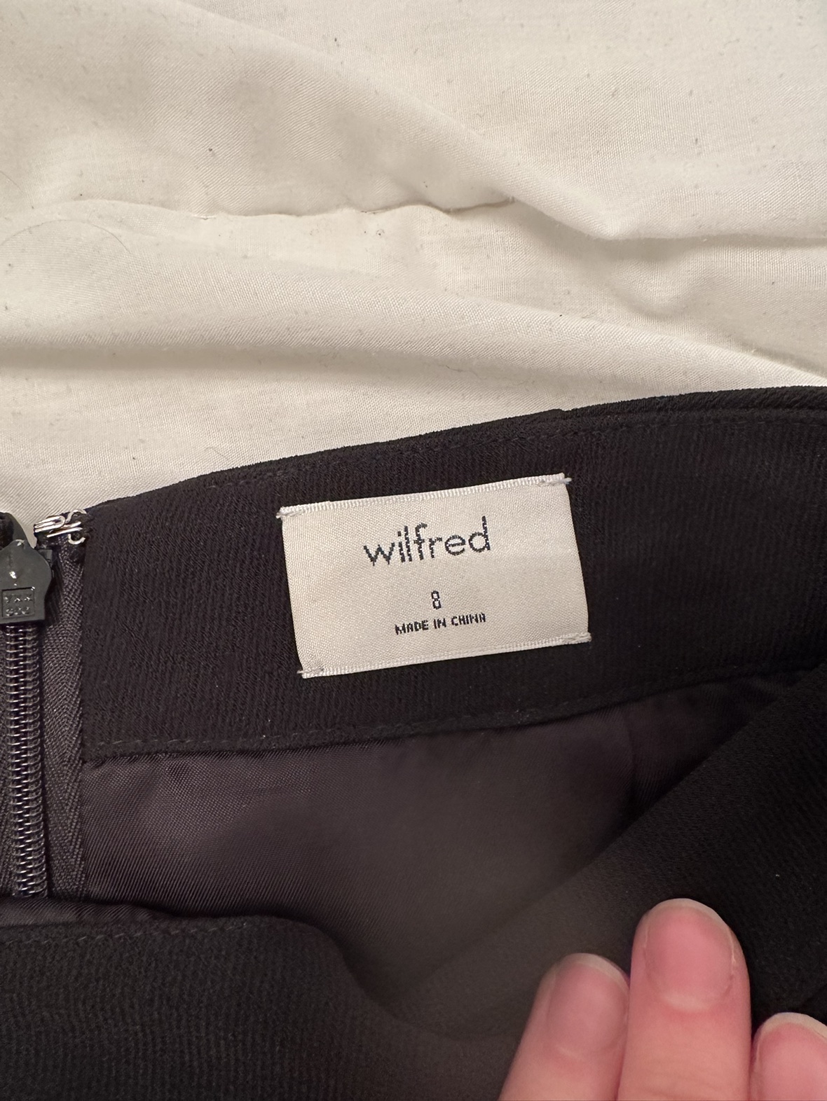 Aritzia skirt never worn image indicator(3)