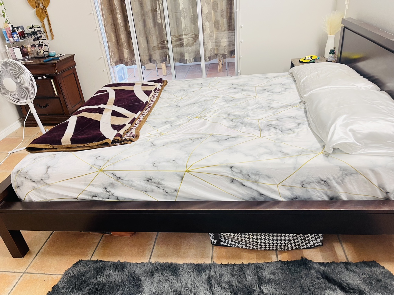 Queen bed frame - photo 3