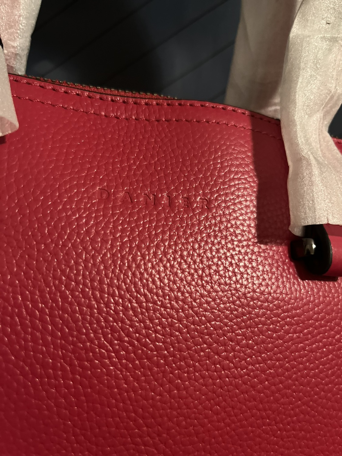 Danier red Authentic image indicator(3)