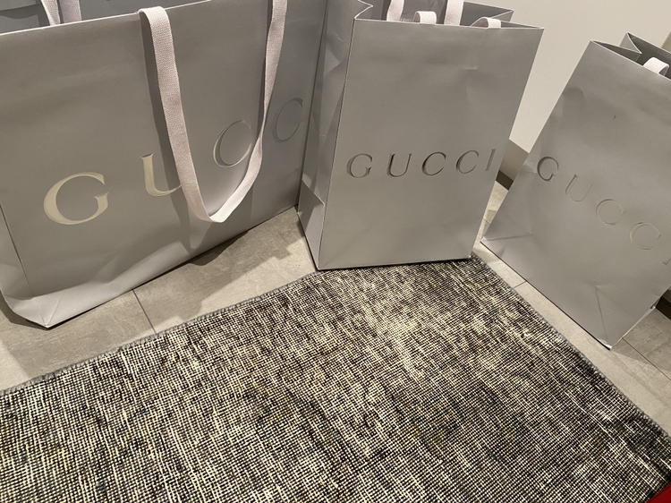 Free Authentic Paper Designer Shopping Bag image indicator(3)