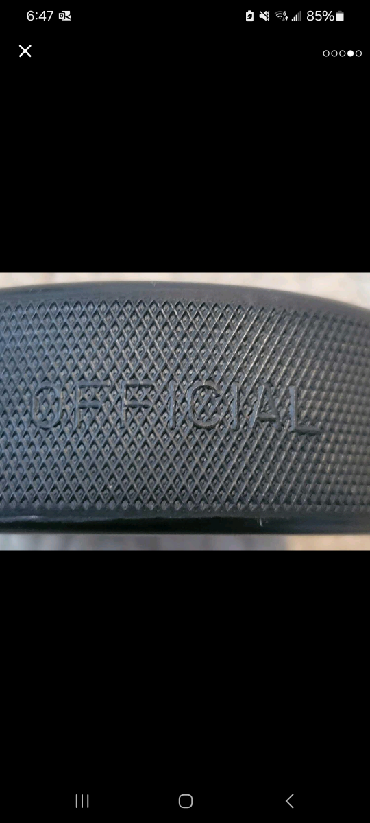 Official NHL game puck 1980s Vancouver Canucks image indicator(4)