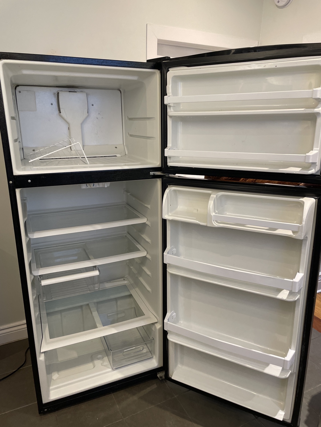 Refrigerator - photo 2